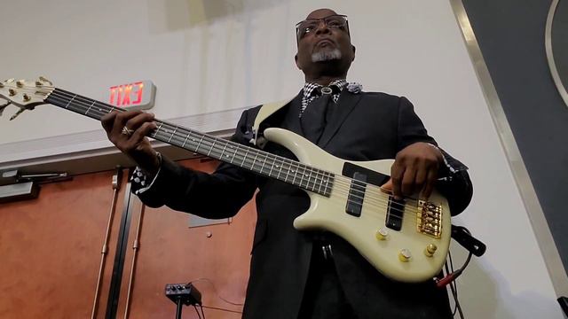 Pedulla thunderbass runs to Church смотреть онлайн