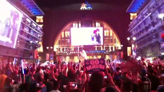Mavs Fans react to first ever Championship outside the Amer смотреть онлайн