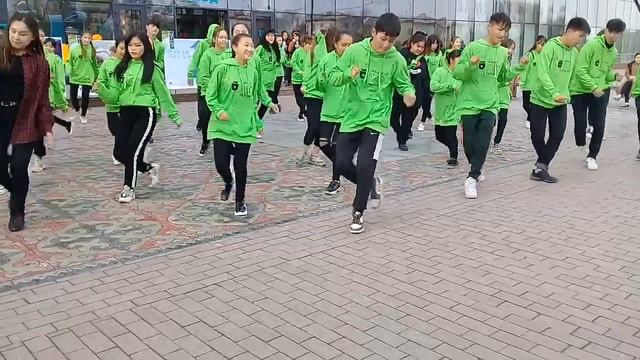 Азия молл, флешмоб Институт Сенджон