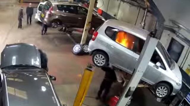 Сожгли машину на сто смотреть онлайн