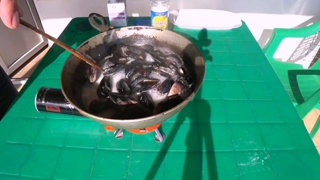 АЗОВСКИЕ МИДИИ В СЛИВОЧНОМ СОУСЕ?️ смотреть онлайн