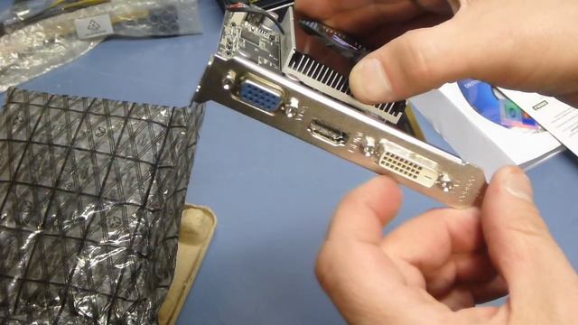 Sapphire Radeon R7 240 Box opening смотреть онлайн