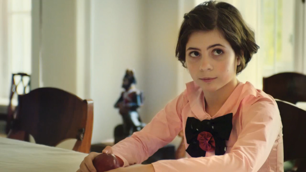 Ожившая "Девочка с персиками" смотреть онлайн