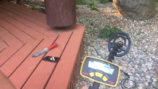 White CoinMaster VS Garrett Ace 150 Metal Detector смотреть онлайн