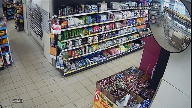 В Иванове полицейские задержали грабителя по горячим следам смотреть онлайн