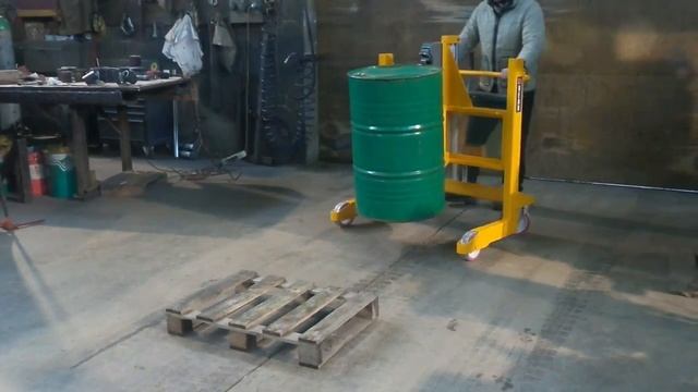 VEAB BS91 - Тележка для захвата металлических, пластиковых и картонных бочек смотреть онлайн