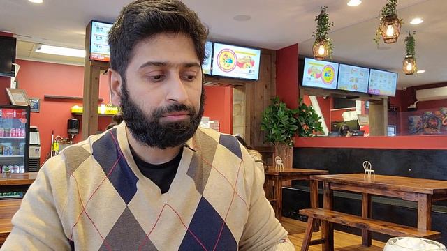 Chicken World Vancouver: Trying Ghabbar, Billo and Bewafa Burgers смотреть онлайн