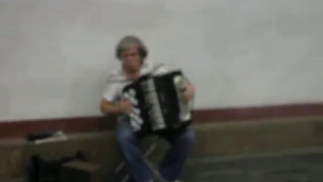 Музыка в киевском метро смотреть онлайн