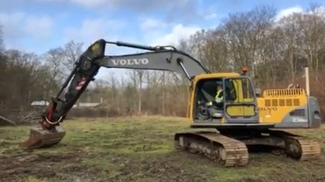 Volvo EC 240BLC bandgrävare смотреть онлайн