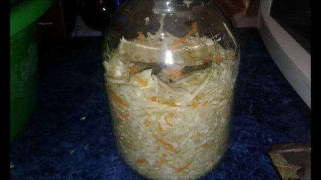 Рецепт вкусной квашеной капусты с рассолом. смотреть онлайн