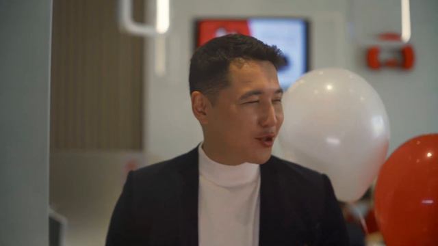 Уборщик сделал замечание менеджеру банка | Отделение в Shymkent Plaza смотреть онлайн