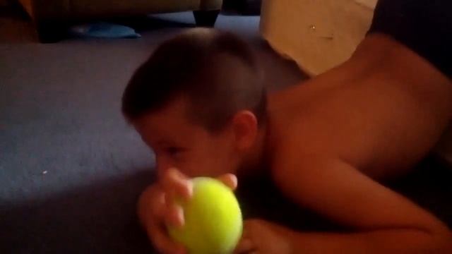 Try and knock down the board with a tennis ball смотреть онлайн