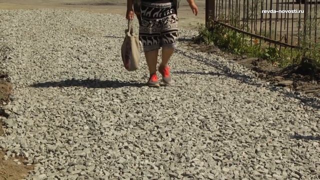 Чтобы дорога к школе была безопасной. В Ревде прокладывают новые тротуары смотреть онлайн