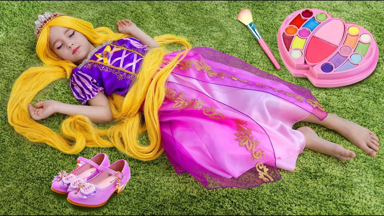 София Принцесса Рапунцель, Играет в салоне красоты с детской парикмахерской смотреть онлайн