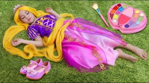 София Принцесса Рапунцель, Играет в  салоне красоты с детской парикмахерской