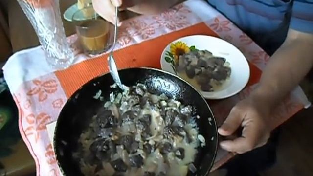 Деликатес под ногами.Грибы сморчковая шапочка обжаренные в сметане. смотреть онлайн