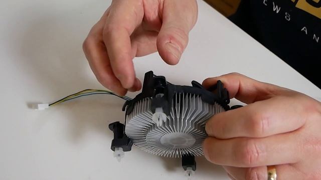 How To Install Intel LGA 1200 CPU & Stock Cooling Fan смотреть онлайн