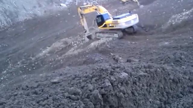 ВЫЛЕТ ЧЕРЕЗ ЛОБОВОЕ НА ЭКСКОВАТОРЕ!