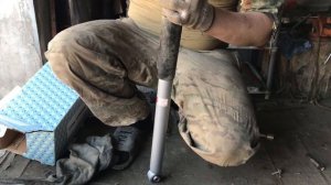 Mazda Demio замена задних стоек.