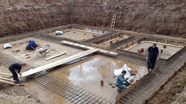 Плотник-бетонщик 80 уровня. Изготовление опалубки для подошвы.как построить дом. смотреть онлайн