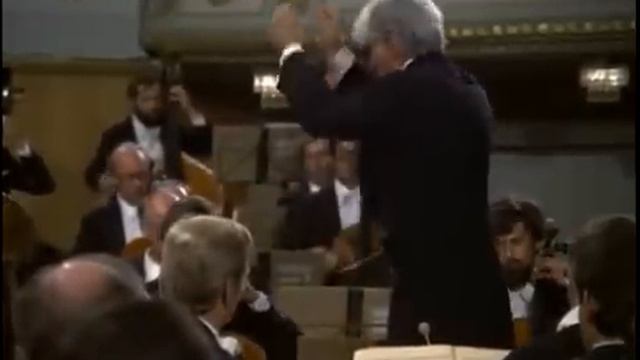 Ludwig van Beethoven Symphony No. 5 in C minor, Op. 67 - Leonard Bernstein смотреть онлайн
