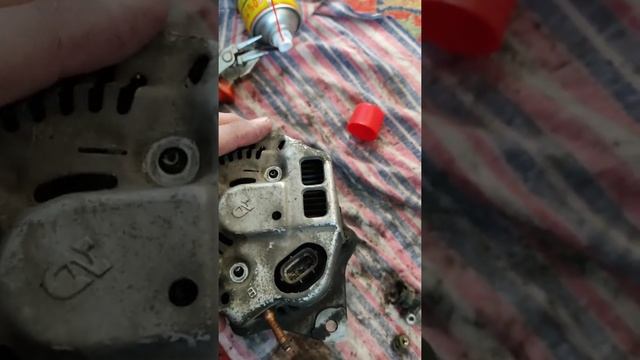 Замена щетки генератора и как снять генератор на Toyota Previa смотреть онлайн