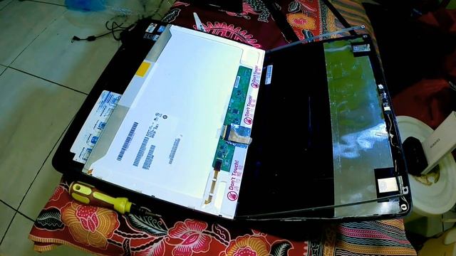 LCD LED Screen REPLACEMENT Toshiba satellite C650,C655,C650D,C600,C640,C55D,L675,L755,A660,A665 смотреть онлайн