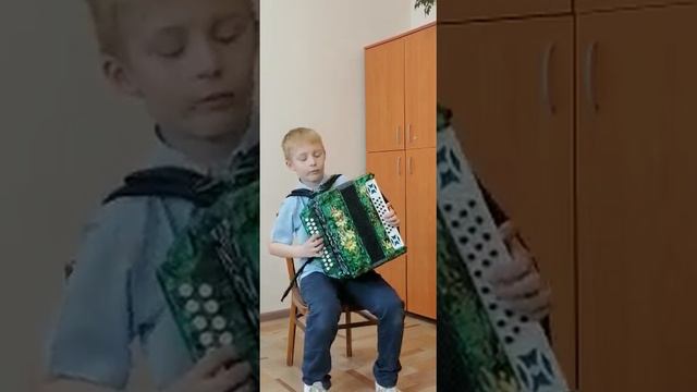 Белозёров Вадим. Р.Н.П "Тонкая рябина" и М.Блантер "Катюша". смотреть онлайн