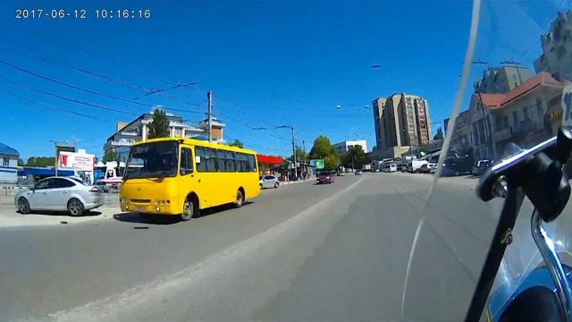 На мотоцикле по летнему Симферополю. Дорога Марьино-Кубик смотреть онлайн