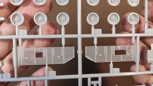 UNBOXING: TRUMPETER Russian T-14 ARMATA MBT 1/72 смотреть онлайн