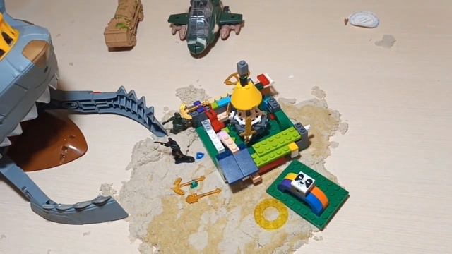 Акулья пасть напала на базу охраняемую сушу от океана. смотреть онлайн