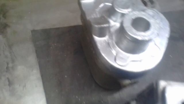 Отлил корпус КПП и обработал картера для мотоцикла Л-300 смотреть онлайн