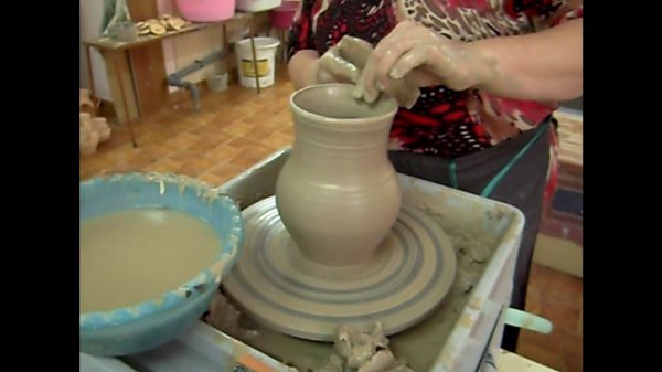 Magic transformation of a piece of clay .Волшебное превращение куска глины...в крынку.