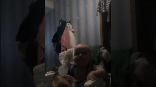Смешно !!!Смешные малыши !!!!Малыши сами кушают!!!Приколы с детьми. смотреть онлайн