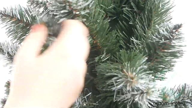 Елка новогодняя, декоративная, зеленая, с белыми кончиками смотреть онлайн