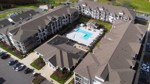District Vue Apartment Homes located in Roanoke, VA. смотреть онлайн