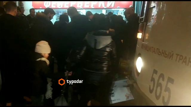 Пьяный пассажир имитирует наезд трамвая