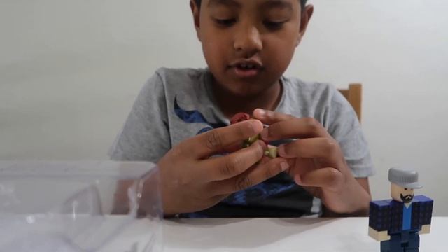 ROBLOX Zombie Attacks Toy Figures смотреть онлайн