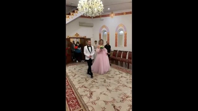 Развелся с сумасшедшей бабкой, женился на ее дочери: Видео свадьбы Гогена Солнцева смотреть онлайн