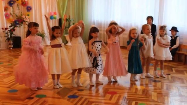 Песня девочек в подарок маме.Топни, ножка моя смотреть онлайн