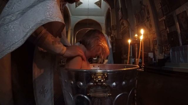 2.Ход Таинства Крещения-2 ч: освящение воды, погружение в купель смотреть онлайн