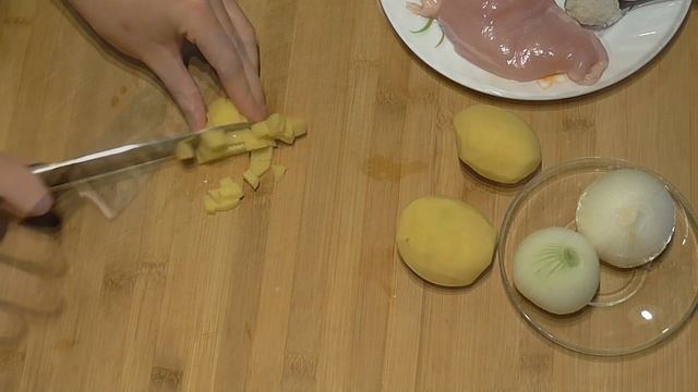 "Элеш с курицей и картофелем" смотреть онлайн
