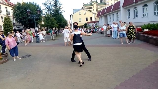 Прекрасное лето в ритме БЛЮЗА！Нон-Стоп. Брест！ смотреть онлайн