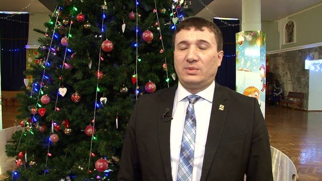 Новогоднее поздравление от председателя Собрания депутатов ЗГО Алексея Карюкова смотреть онлайн