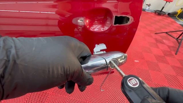 Remplacez sa poignée de porte Fiat 500C 2012 смотреть онлайн