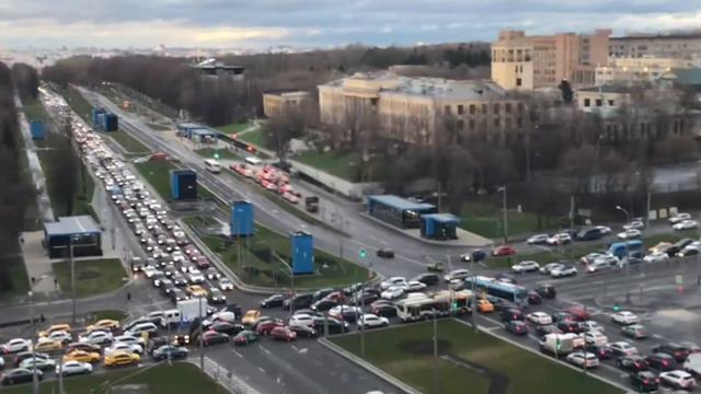Москва. Как люди здесь живут? смотреть онлайн
