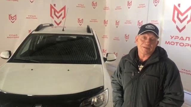 Решили купить новый автомобиль. Приехали в автосалон и попробовали смотреть онлайн