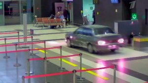 В Казани водитель автомобиля протаранил насквозь пассажирский терминал аэропорта