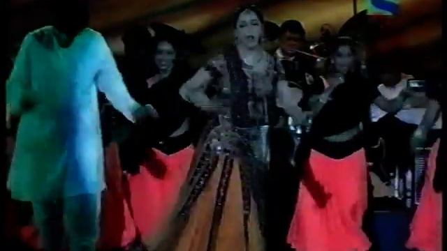 Мадхури Дикшит на сцене. Танец под песню "Badi mushkil"из "Lajja" 2001г/ Madhuri Dixit. смотреть онлайн