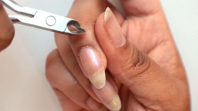 HOW TO CUT CUTICLES AT HOME | How I Use Cuticle Nippers! смотреть онлайн